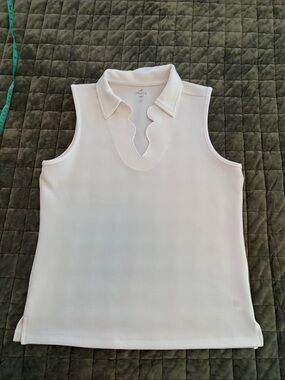 Freely Scalloped Collar Sleeveless Tank in white